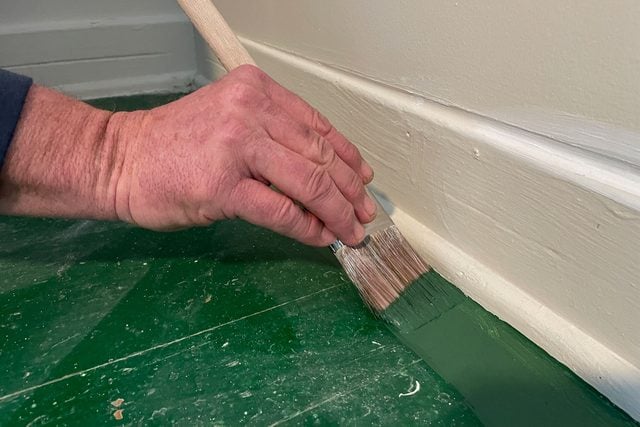 Painting the perimeter with brush
